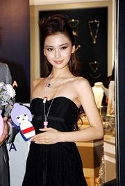 隆胸的明星网红,揭秘美丽背后的秘密