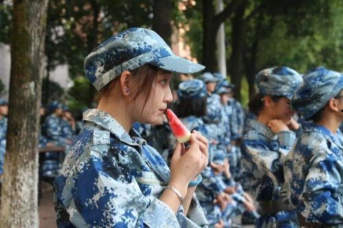 今日吃瓜大学生军训,今日吃瓜大学生军训现场直击