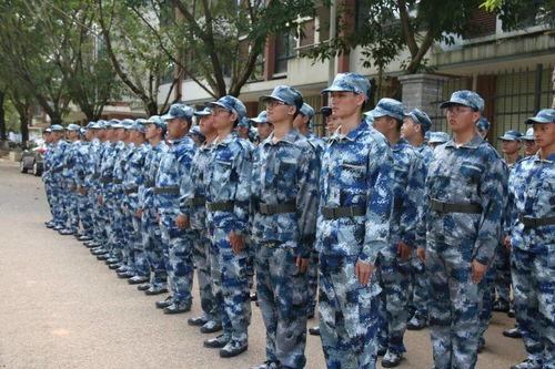 今日吃瓜大学生军训,今日吃瓜大学生军训现场直击