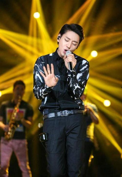 明星网红唱歌救场,明星现场高歌救场，精彩瞬间引热议