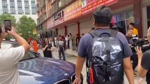 明星网红保安让路,明星效应下的让路瞬间