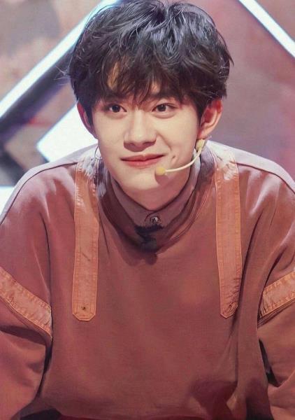 吃瓜热门事件易烊千玺,瓜田里的青春偶像