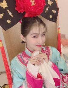 关晓彤格格吃黑瓜,美食之旅新体验